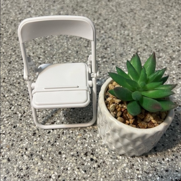 Mini 🪑 cell phone stand - Picture 5 of 5